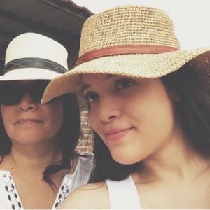 Meet your Posher, Claudia